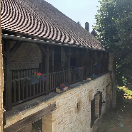 Aux Deux Lys Bed & Breakfast Plazac