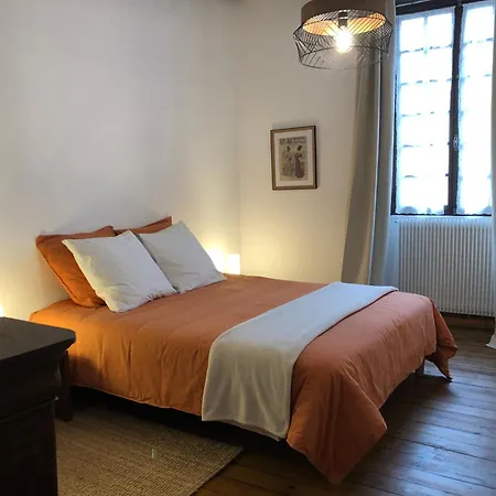 Aux Deux Lys Plazac
