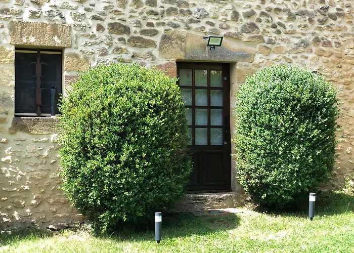 Aux Deux Lys Bed & Breakfast Plazac