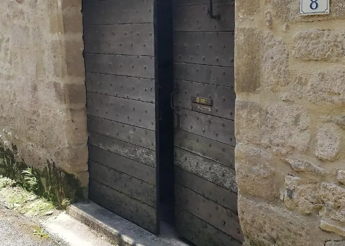 Aux Deux Lys Bed & Breakfast 3*