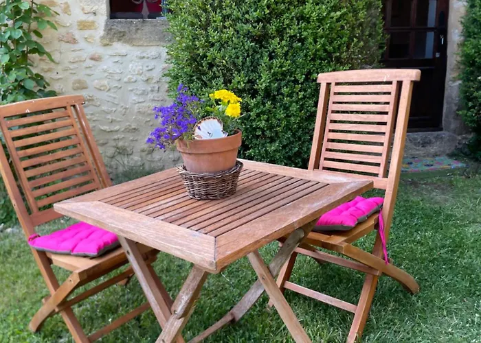 Aux Deux Lys Bed & Breakfast 3*