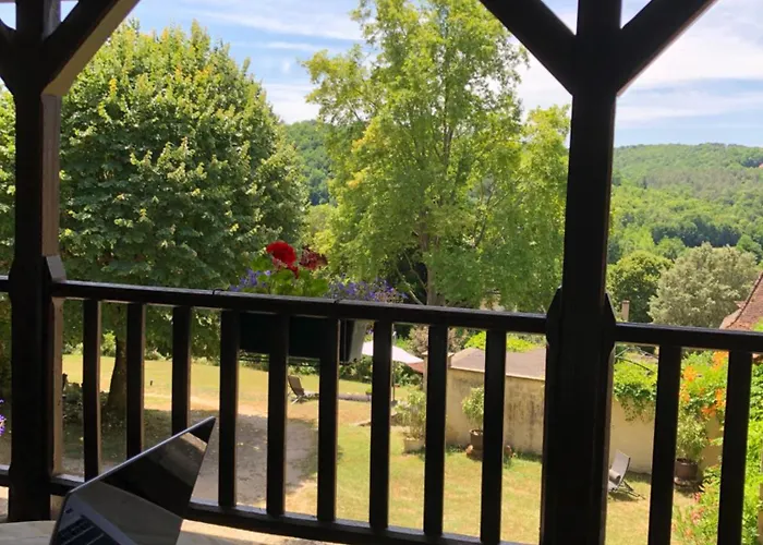 Aux Deux Lys 3* Plazac