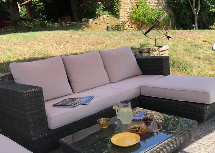 Aux Deux Lys Bed & Breakfast Plazac