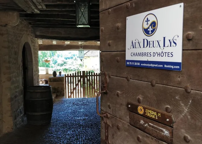 Aux Deux Lys 3* Plazac